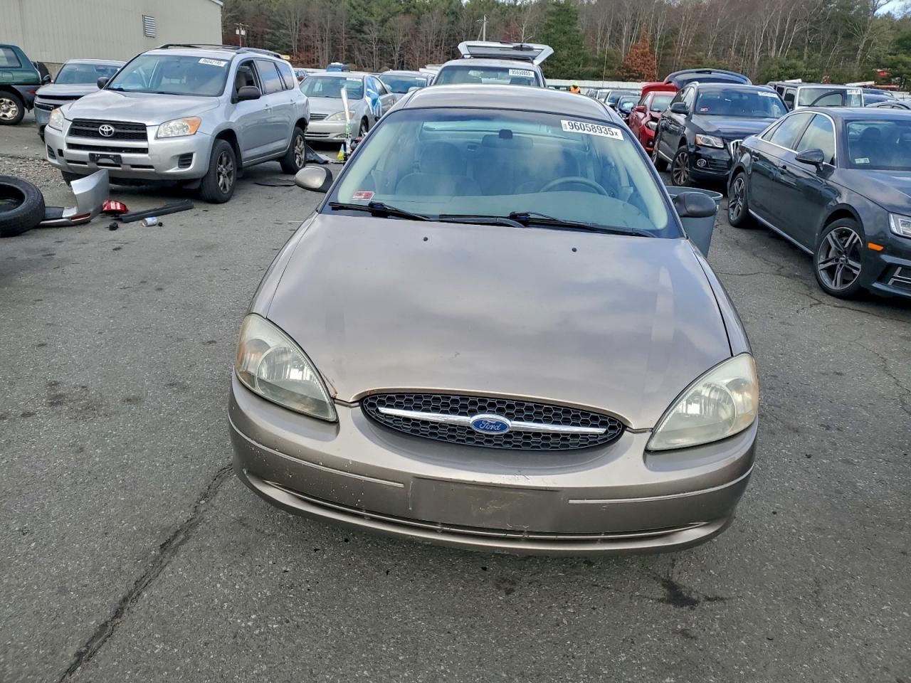 Ford Taurus Se Image 6