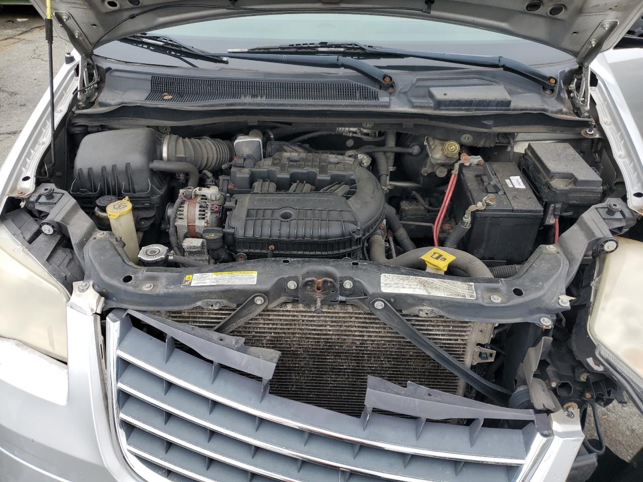 Chrysler Minivan Touring Image 12