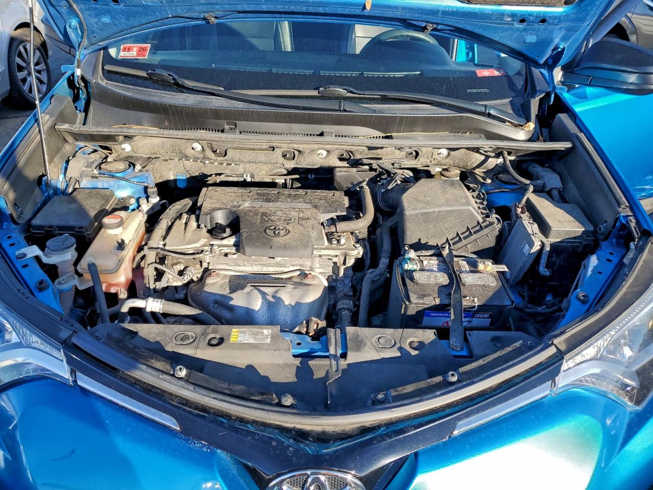 Toyota RAV4 Le Image 8