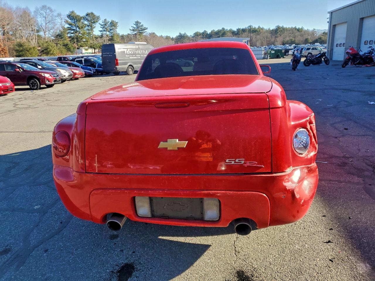 Chevrolet SSR Image 8