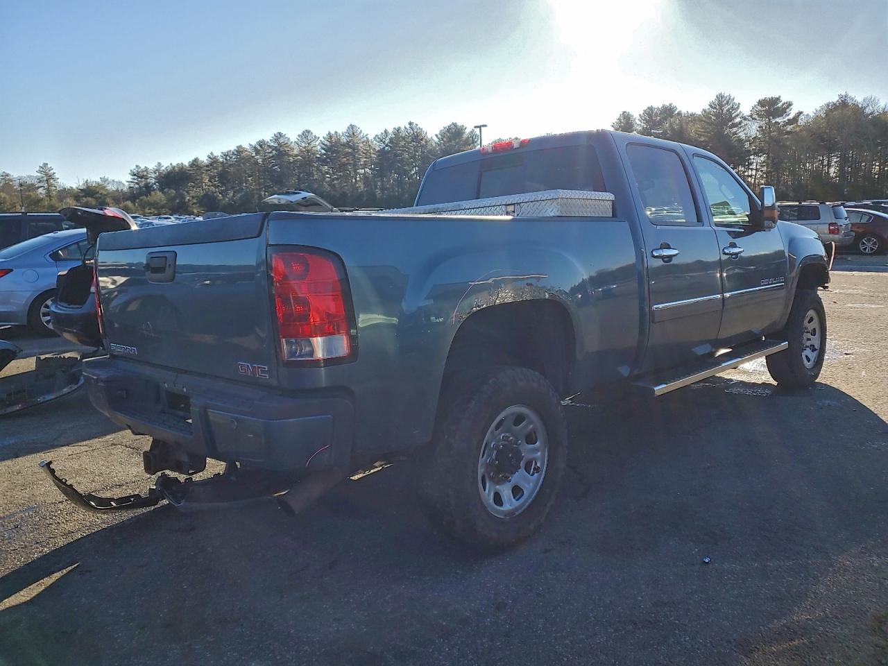GMC Sierra K2500 Denali Image 3