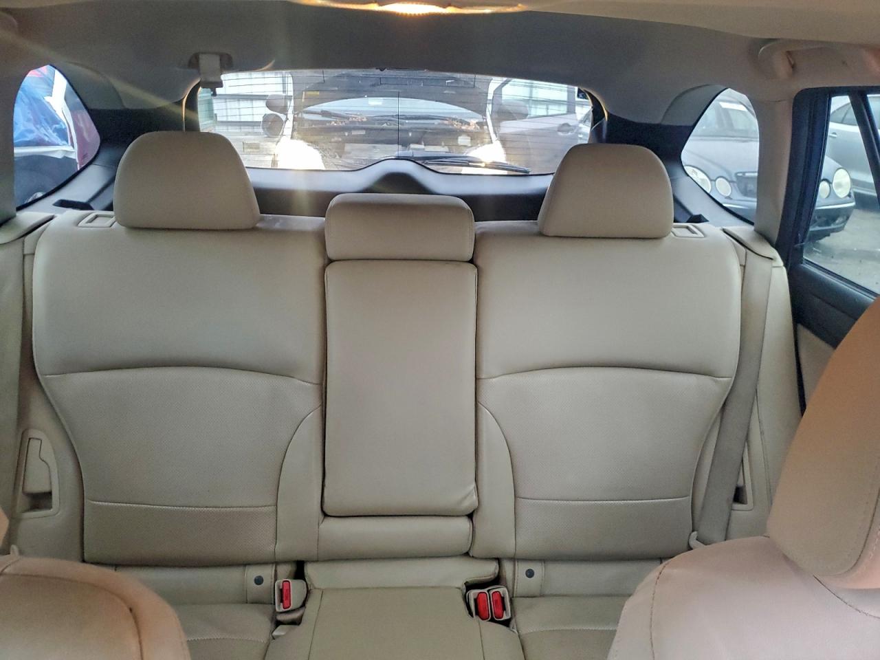 Subaru Outback 2.5i Limited Image 11