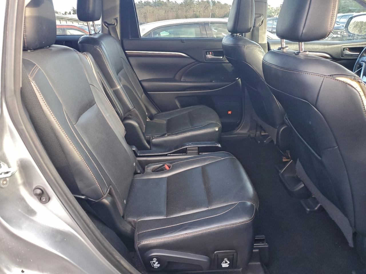 Toyota Highlander Limited Image 9