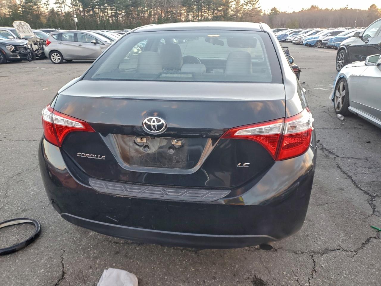 Toyota Corolla L Image 2