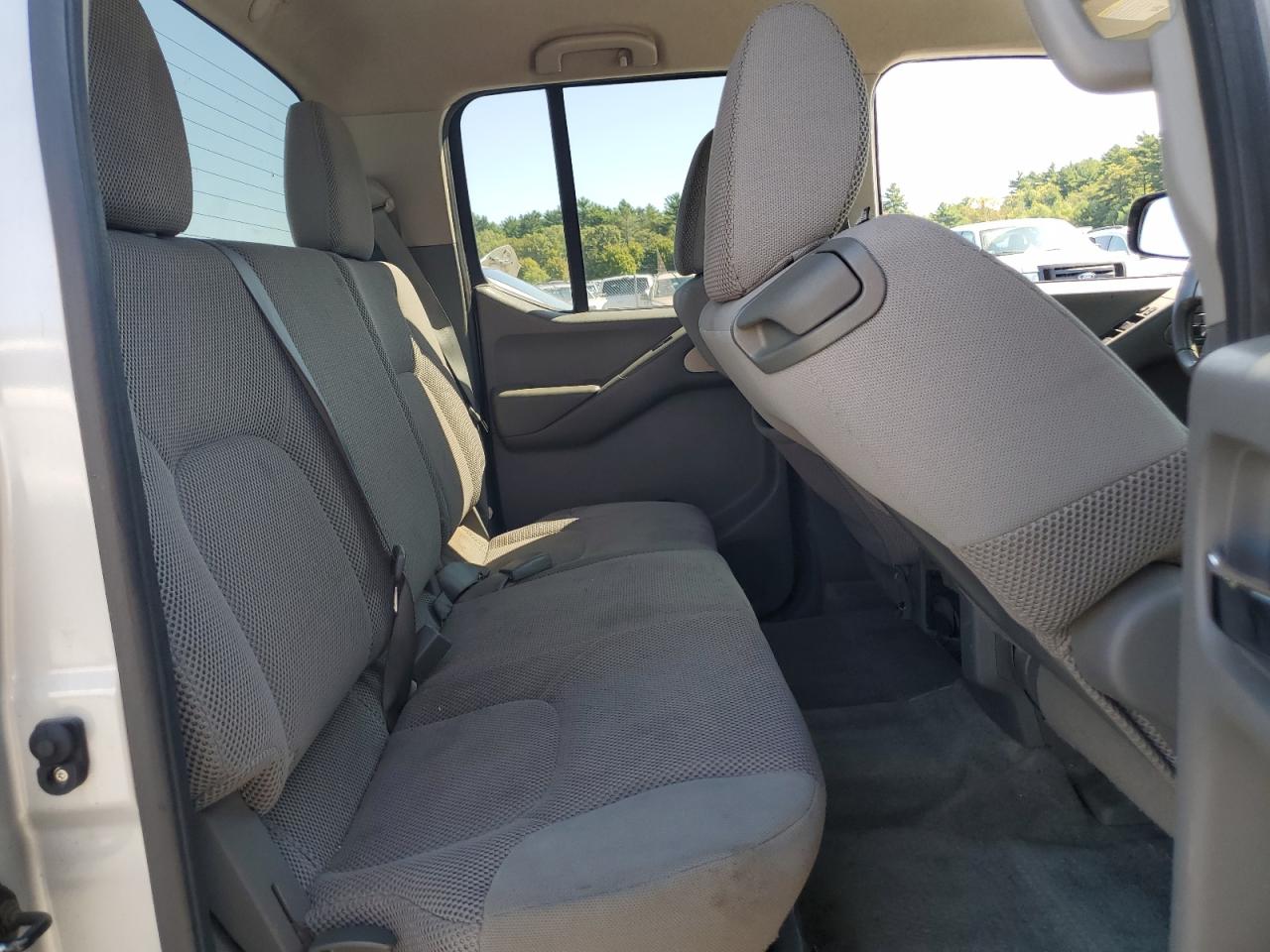 Nissan Frontier S Image 6