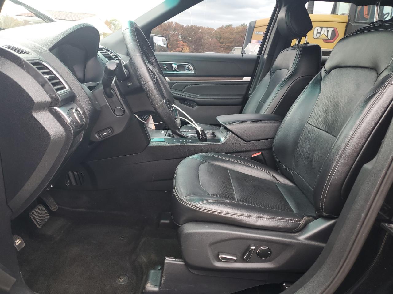 Ford Explorer Limited Image 10