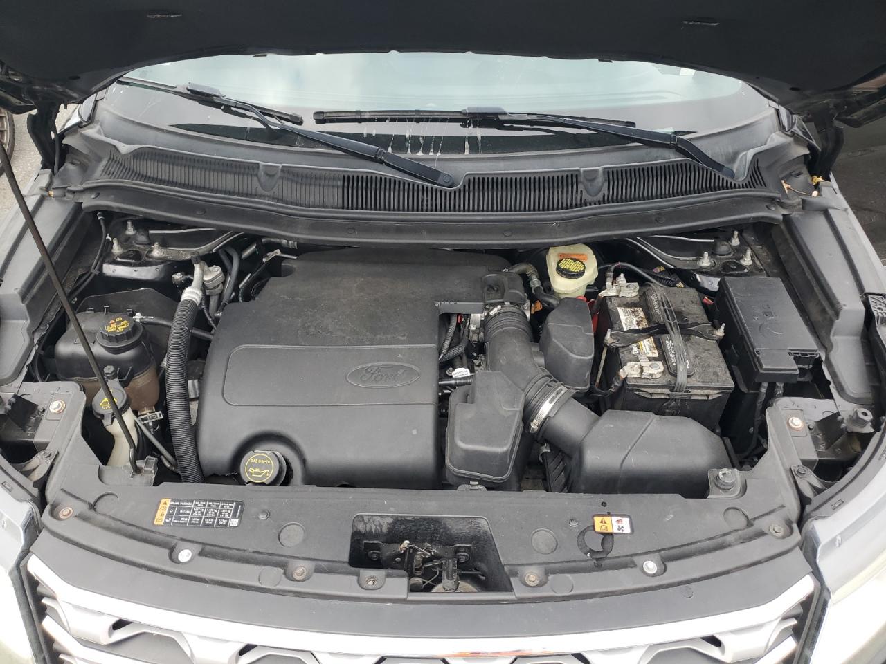 Ford Explorer Limited Image 3