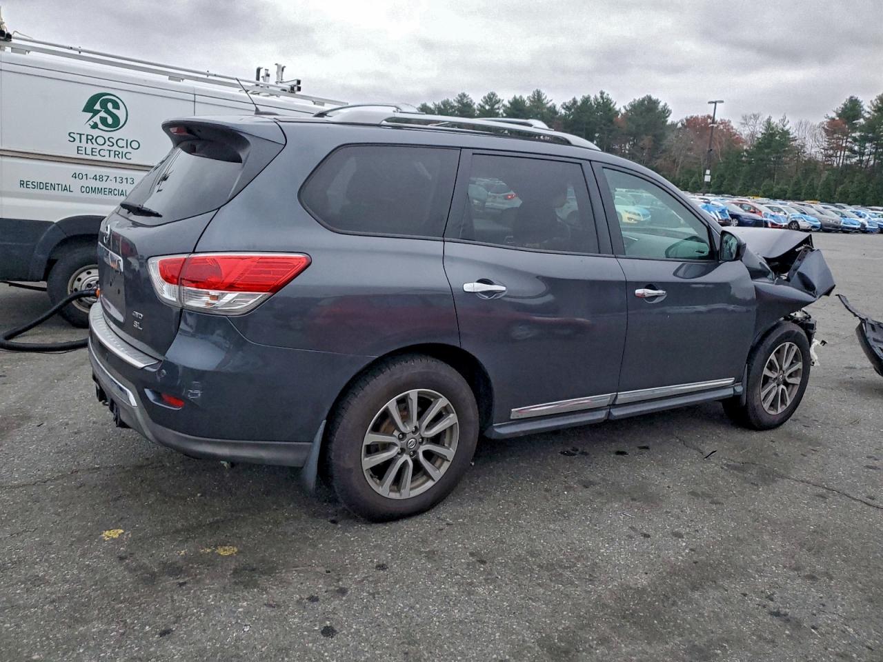 Nissan Pathfinder S Image 7