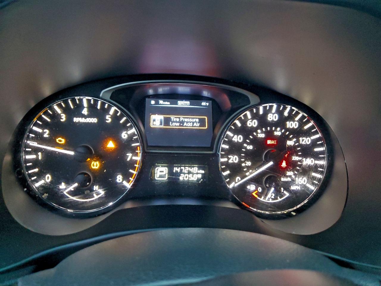 Nissan Pathfinder S Image 5