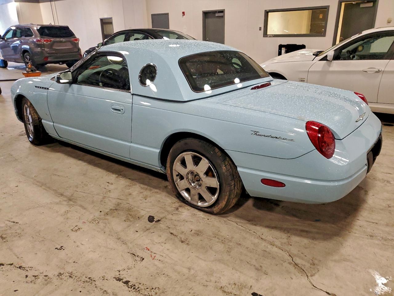 Ford Thunderbird Image 4
