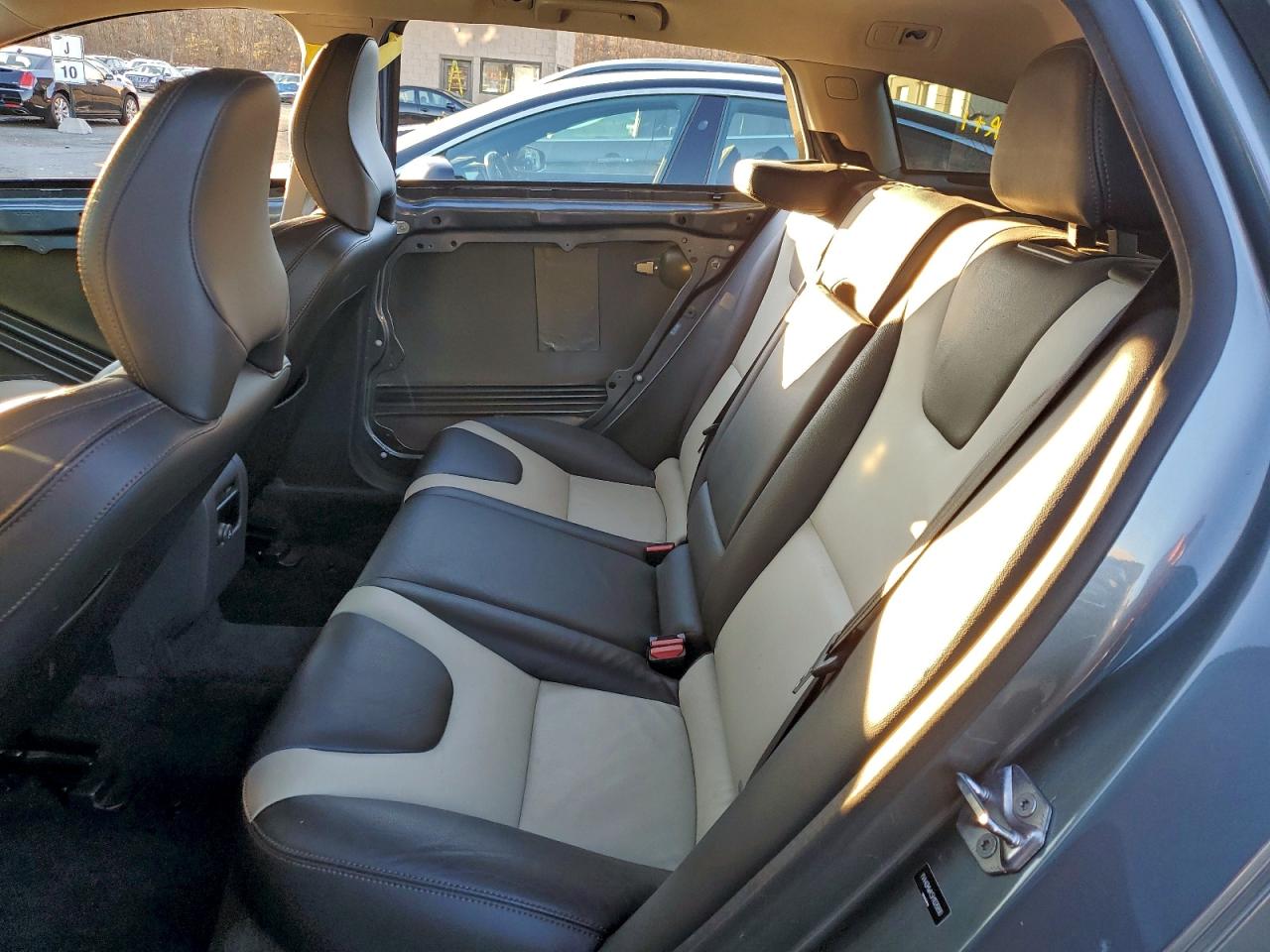 Volvo V60 Premier Image 3