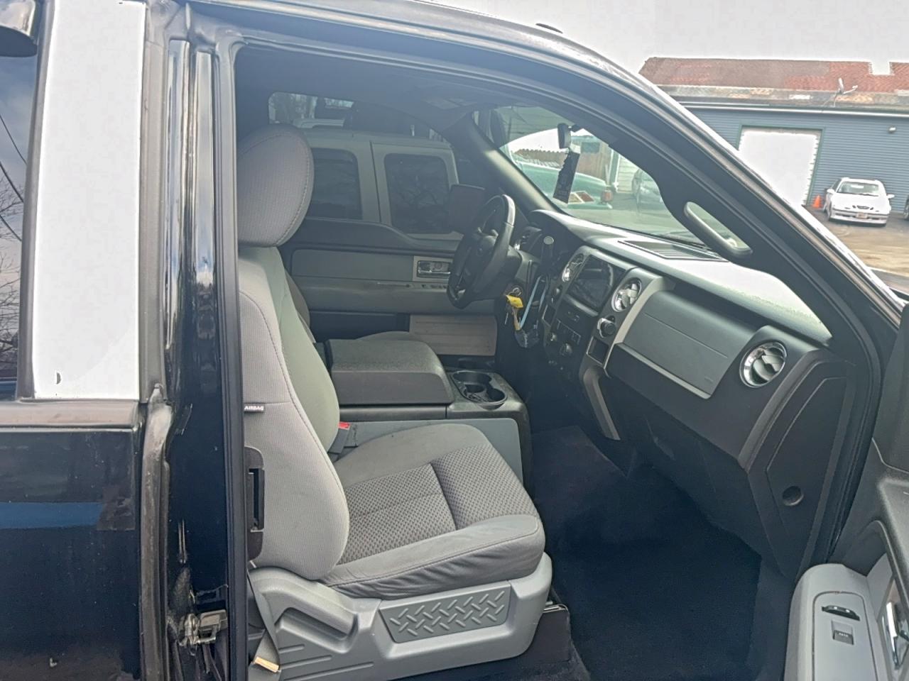 Ford F-150 Super Cab Image 12