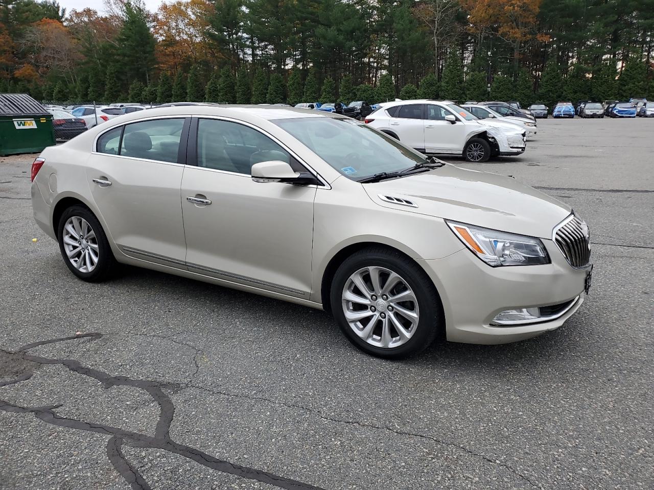 Buick LaCrosse Image 2