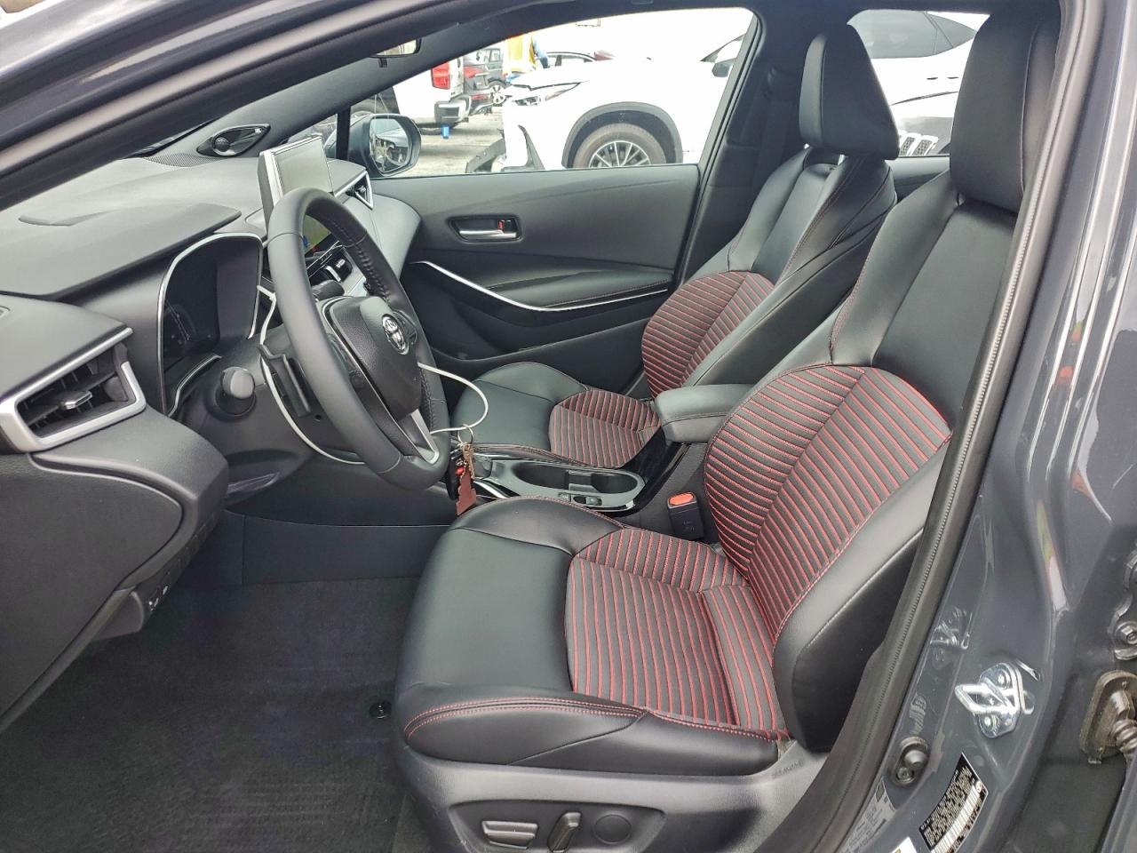 Toyota Corolla Xse Image 8