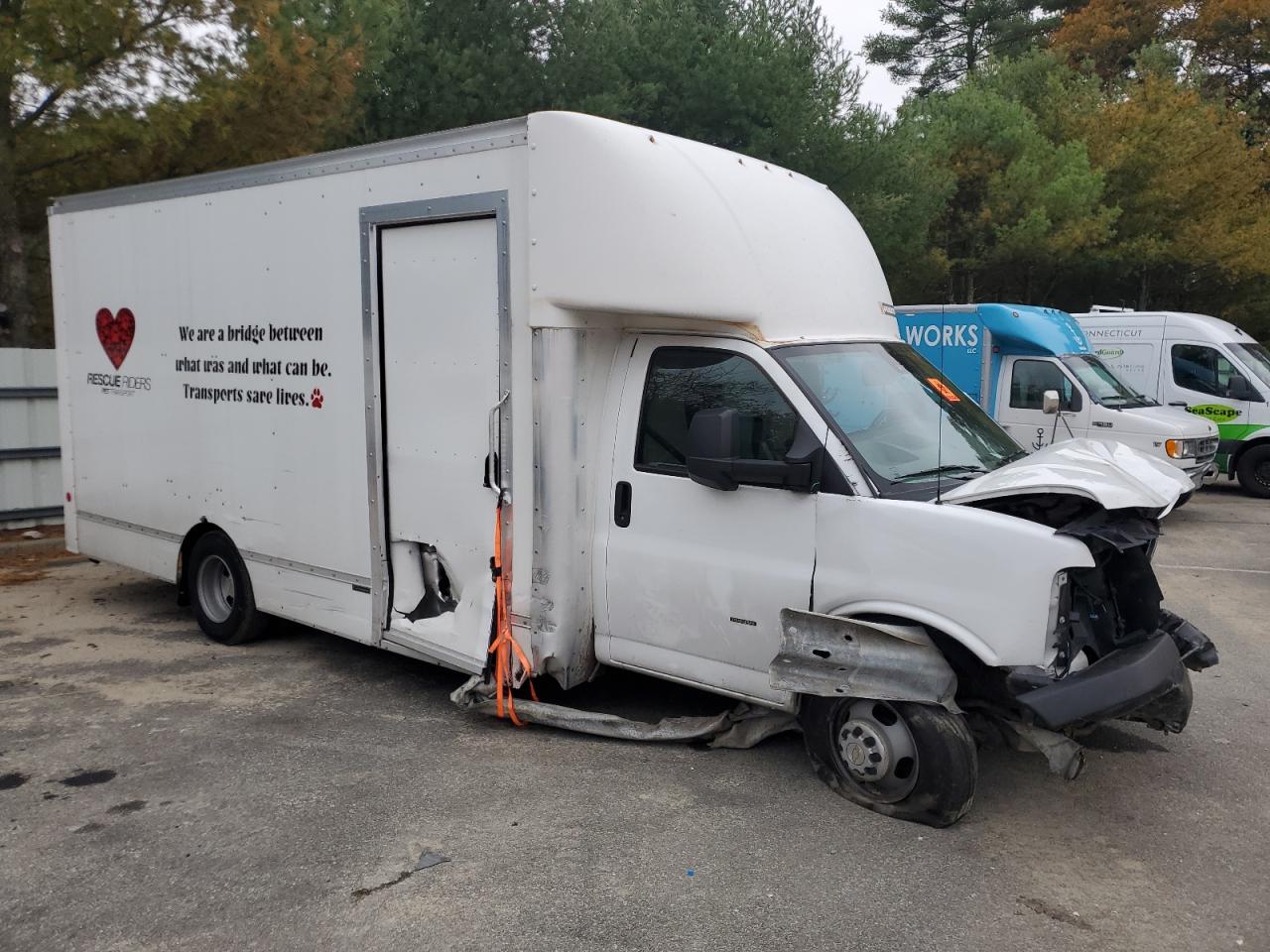 Chevrolet Express Image 3