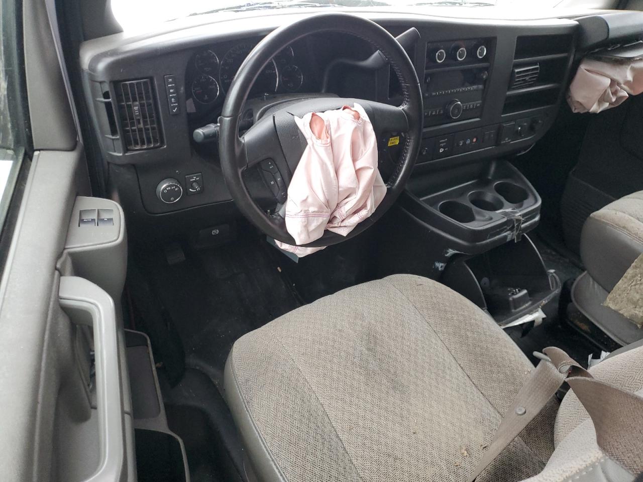 Chevrolet Express Image 6