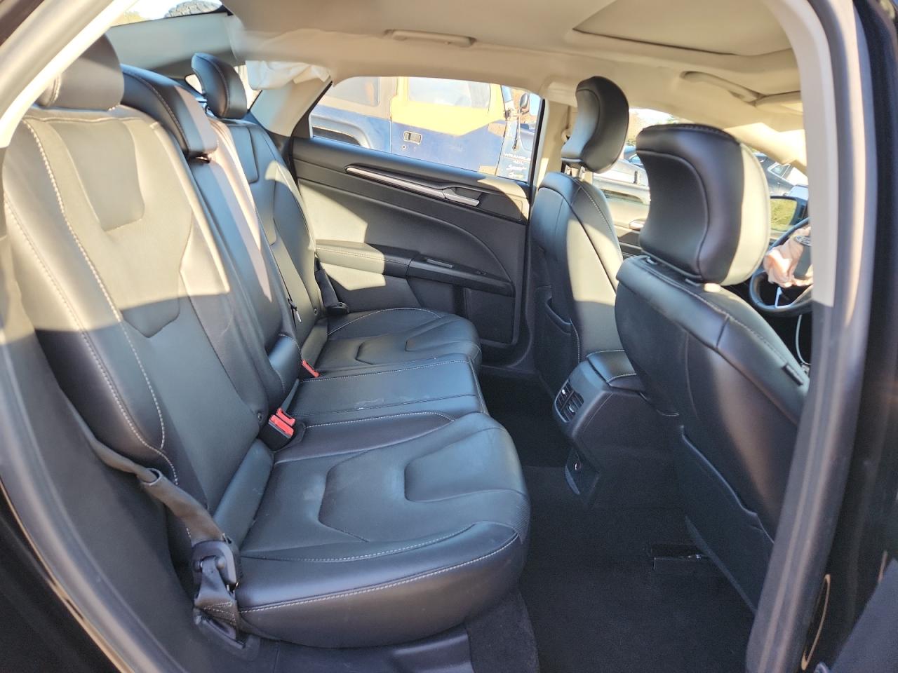 Ford Fusion Titanium Image 11