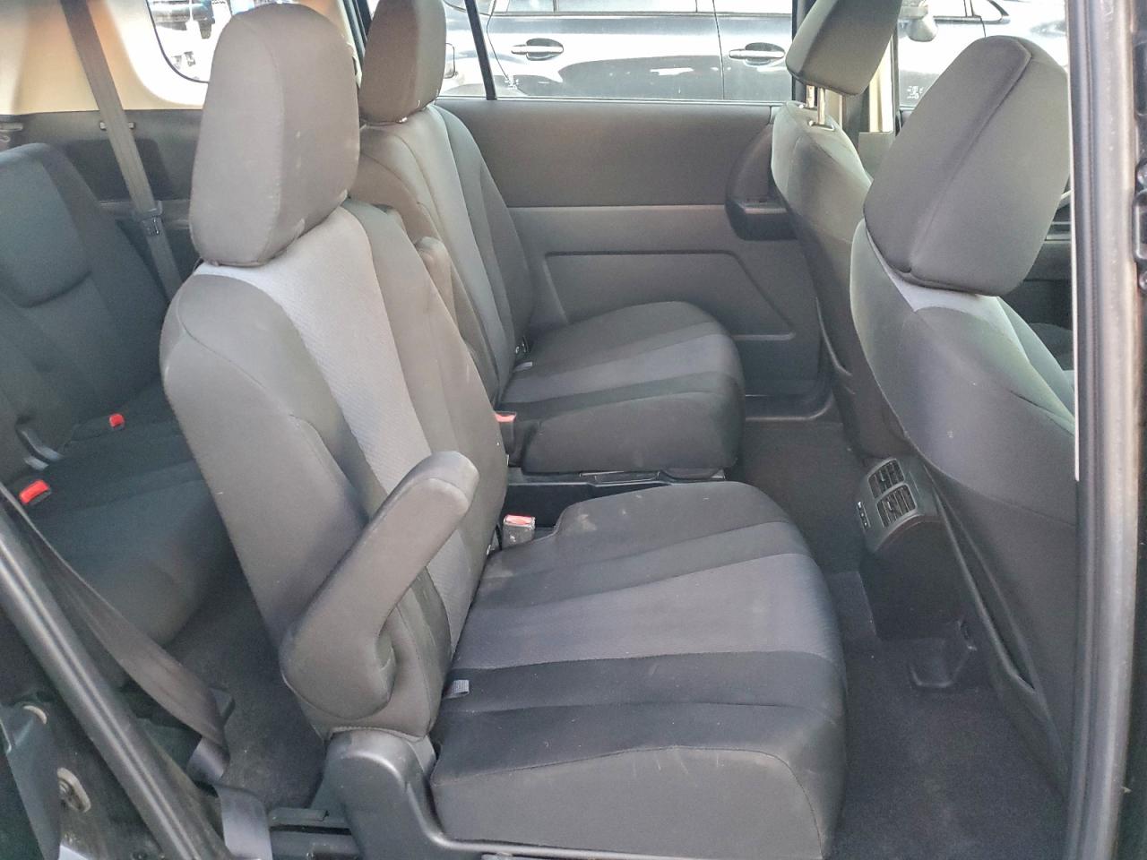 Mazda 5 Touring Image 7