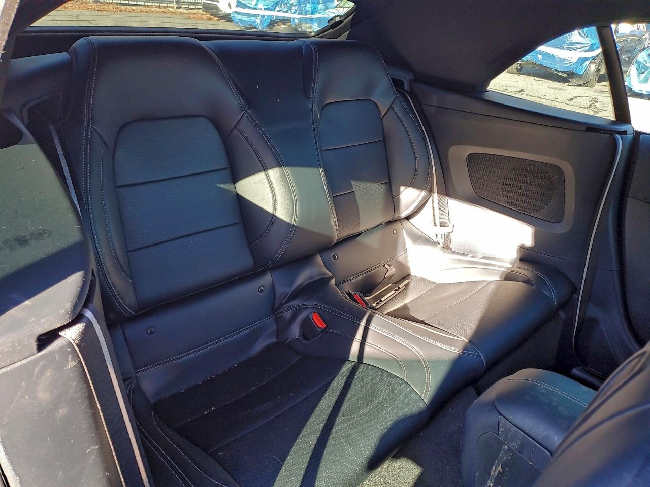 Ford Mustang Image 2