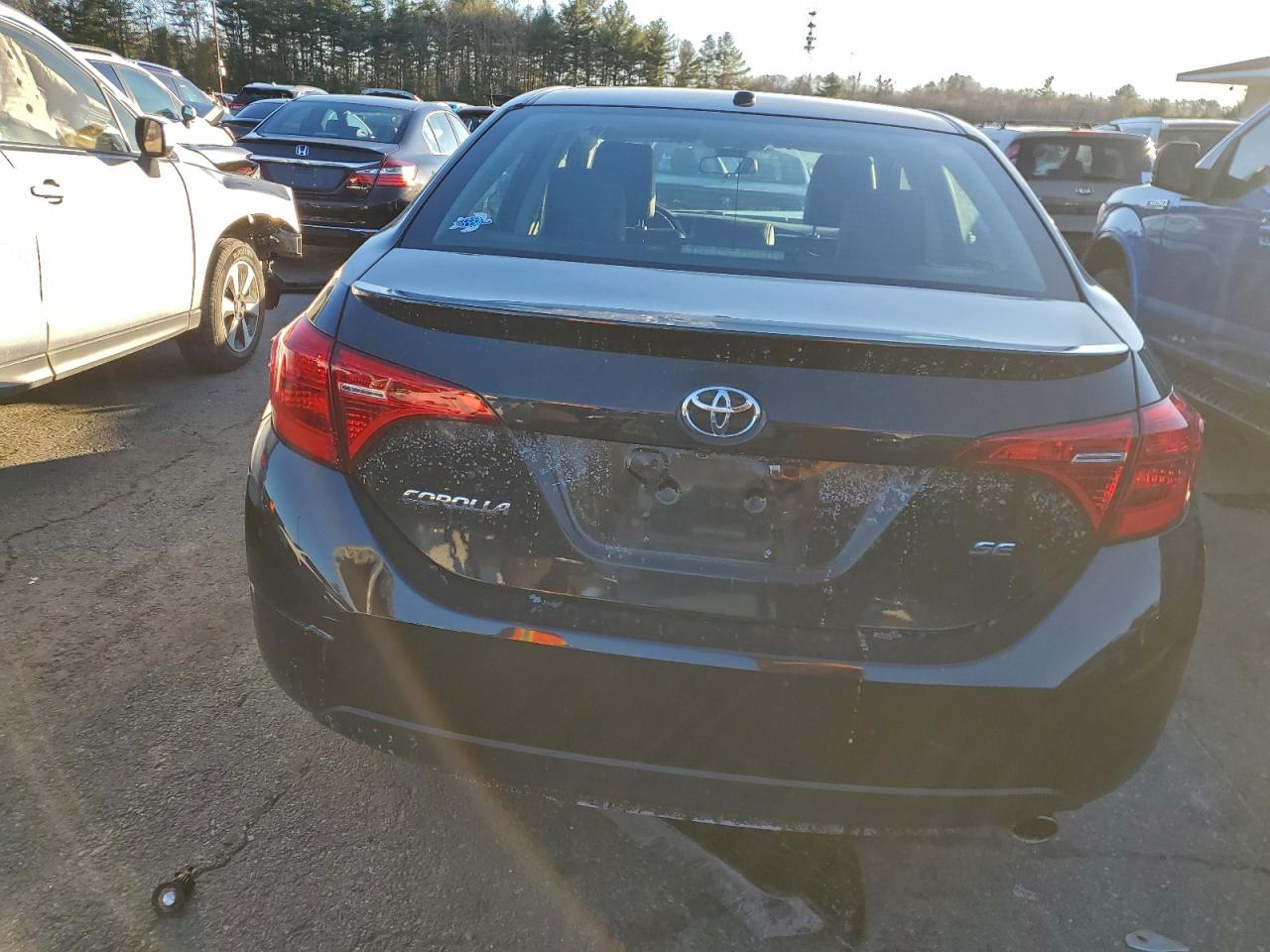 Toyota Corolla L Image 2