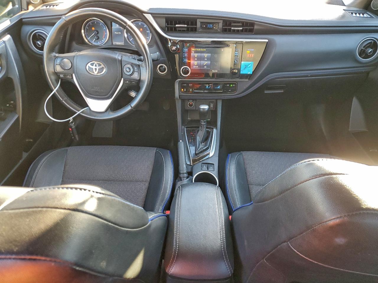 Toyota Corolla L Image 5