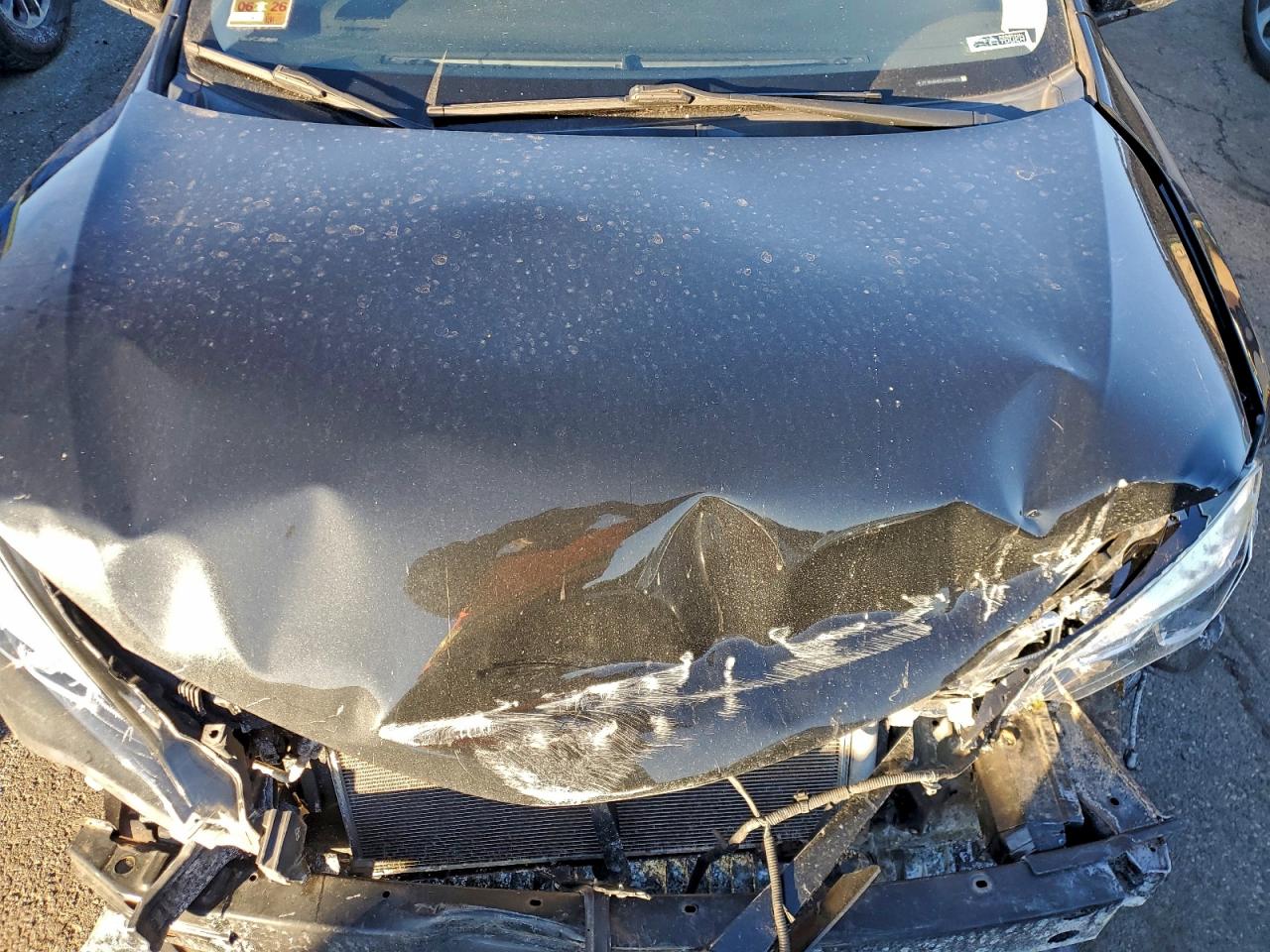 Toyota Corolla L Image 8