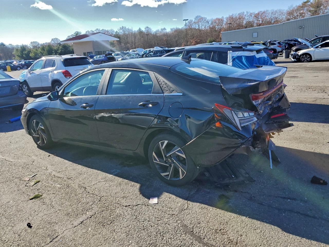 Hyundai ELANTRA Sel Image 2