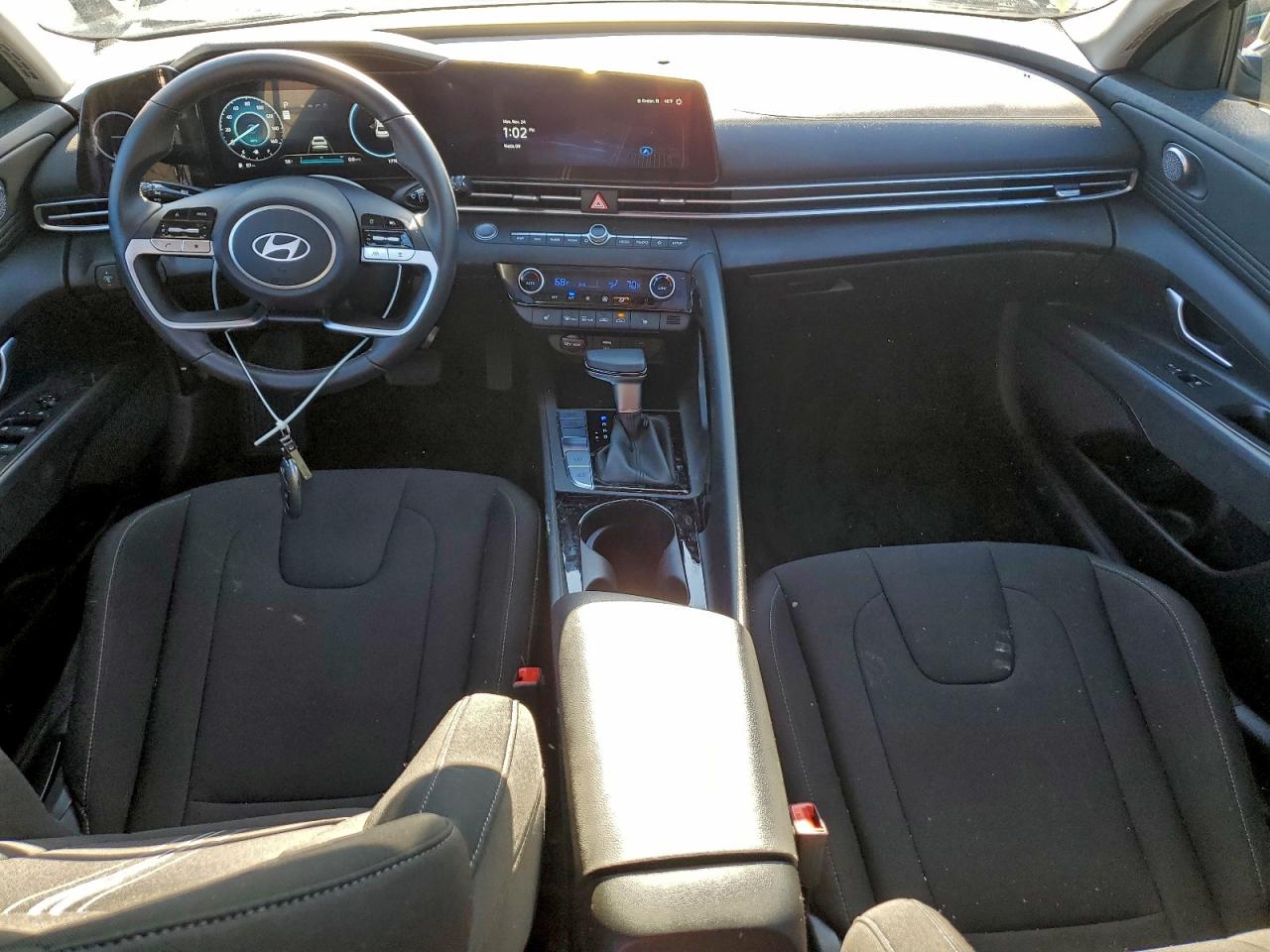 Hyundai ELANTRA Sel Image 12