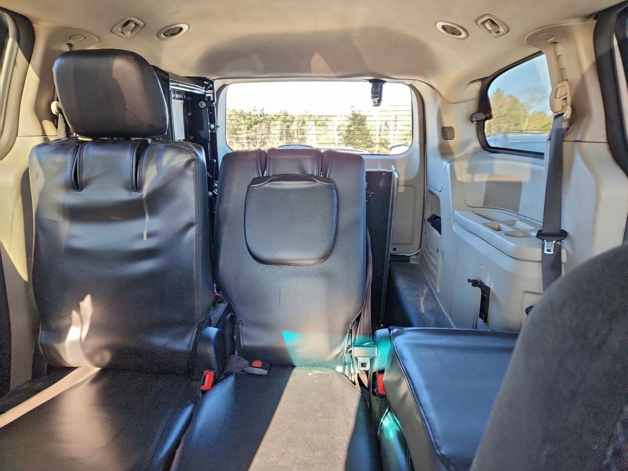 Dodge Caravan Se Image 12