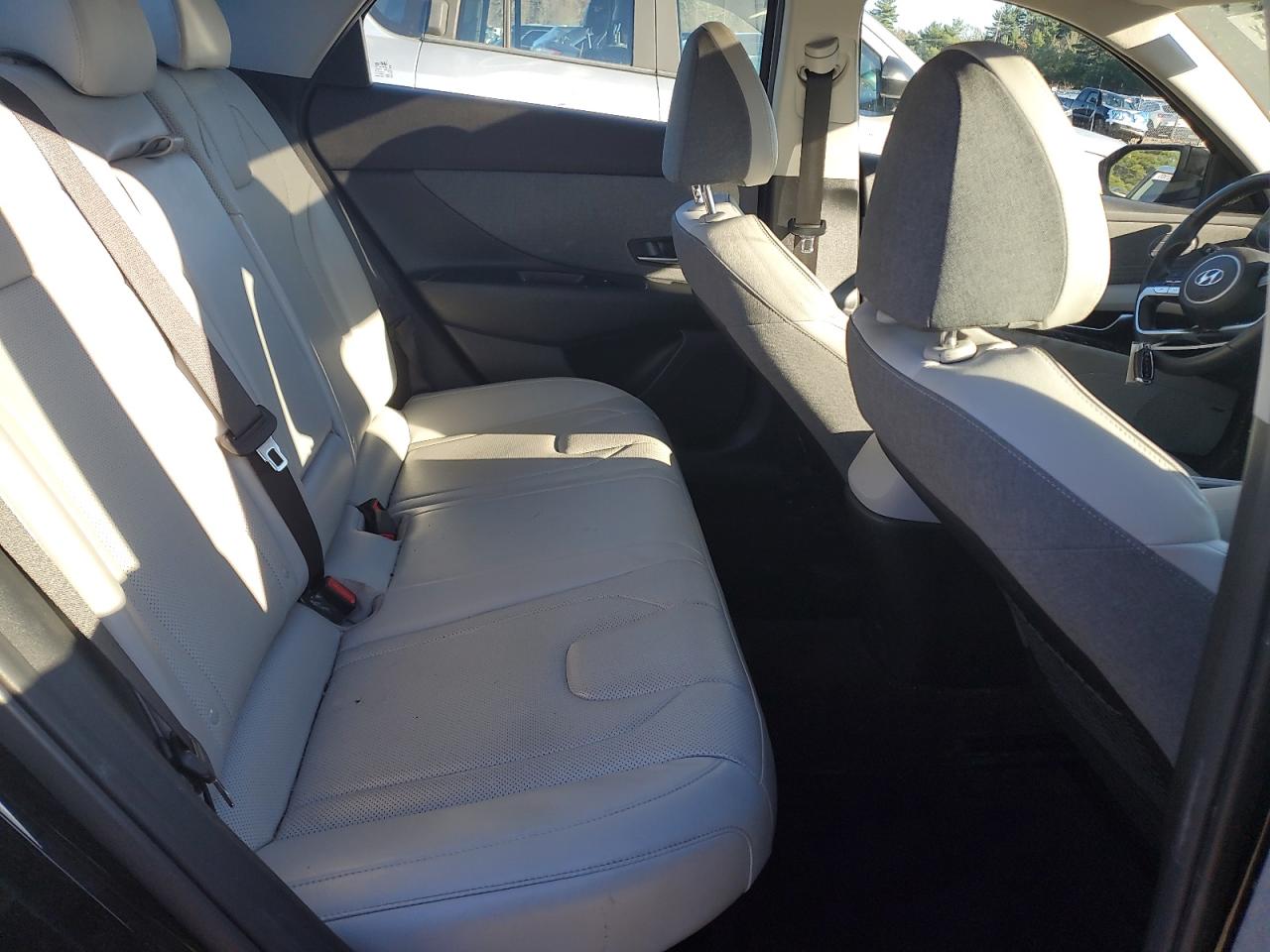 Hyundai ELANTRA Limited Image 5