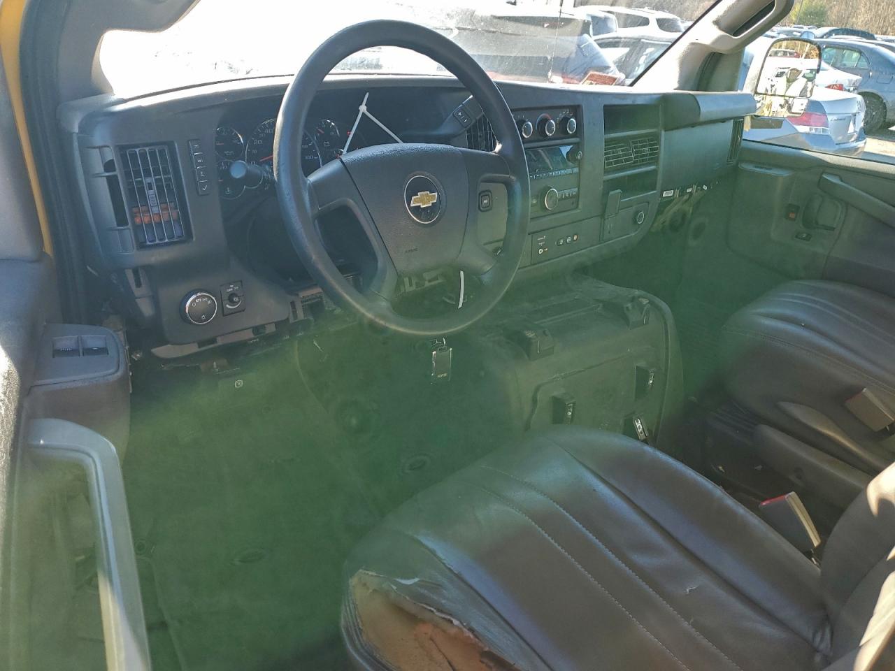 Chevrolet Express Image 6