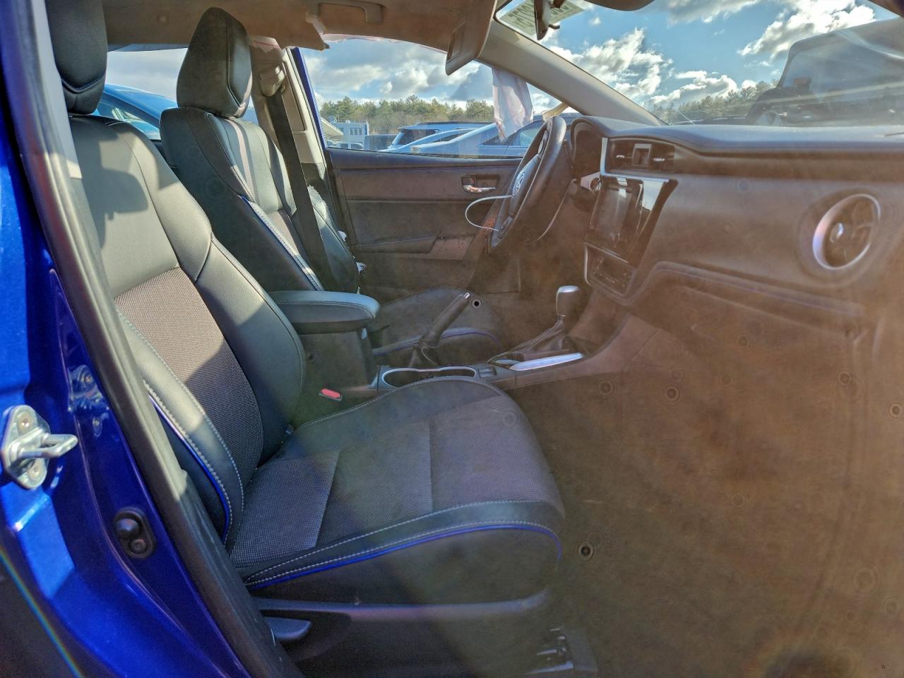 Toyota Corolla L Image 7