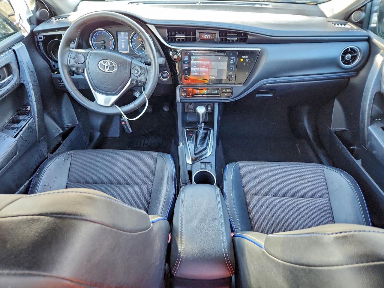 Toyota Corolla L Image 9