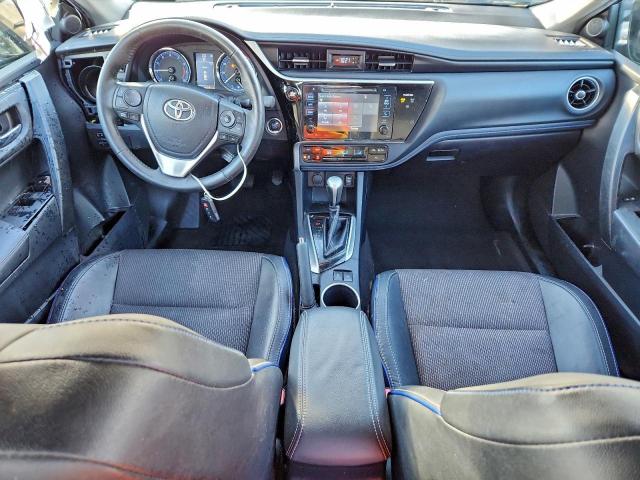 Toyota Corolla L Image 9