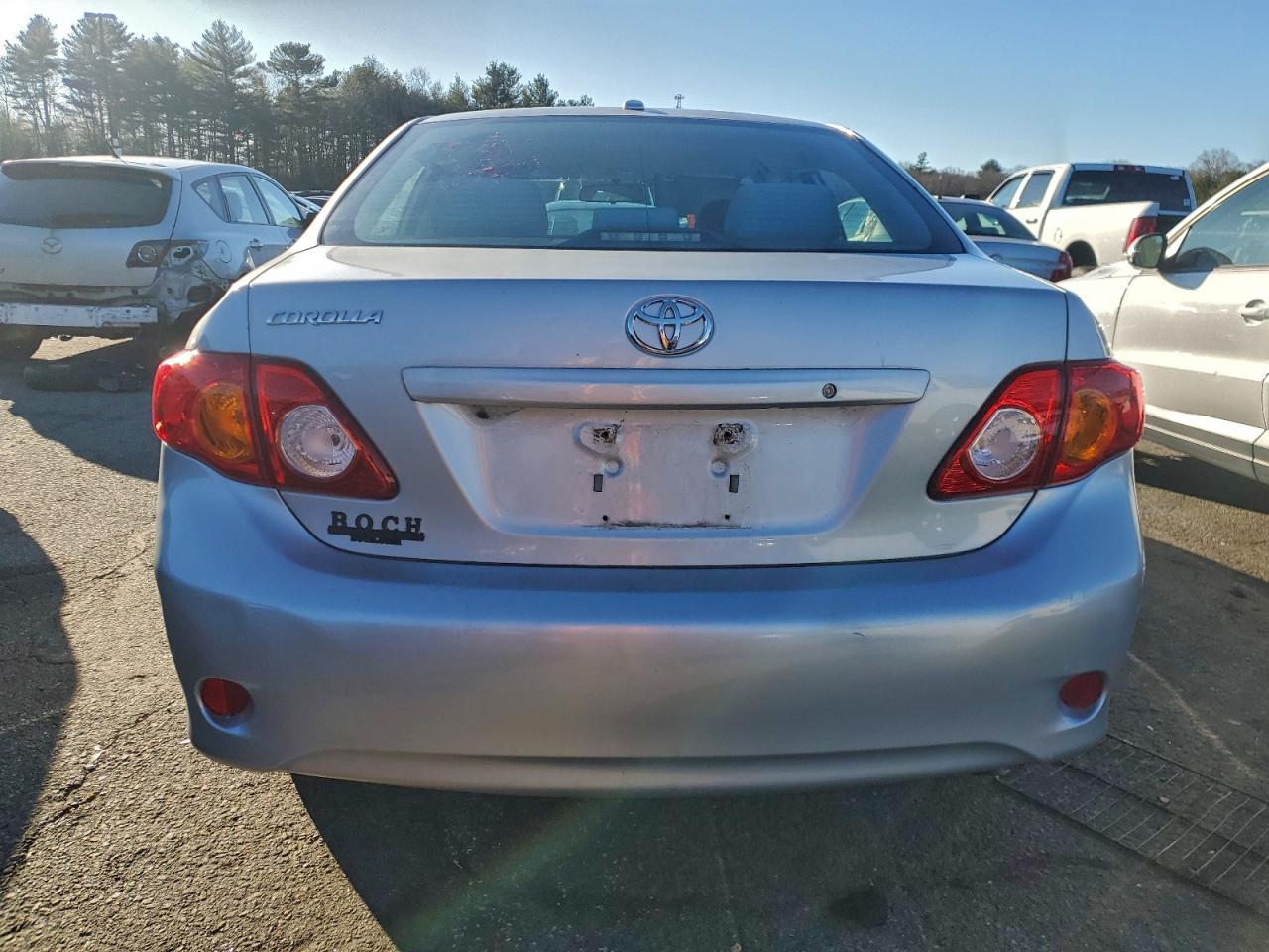 Toyota Corolla Base Image 7