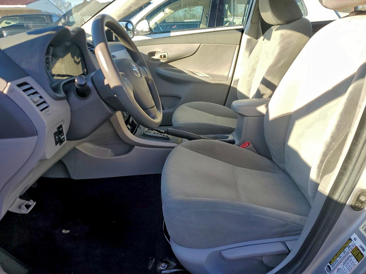 Toyota Corolla Base Image 4