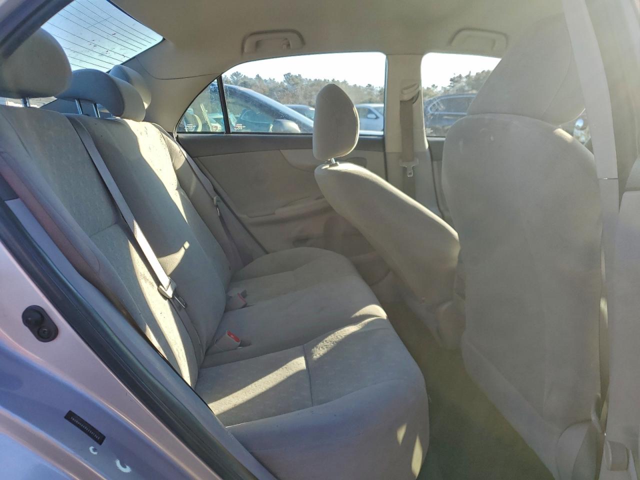 Toyota Corolla Base Image 6