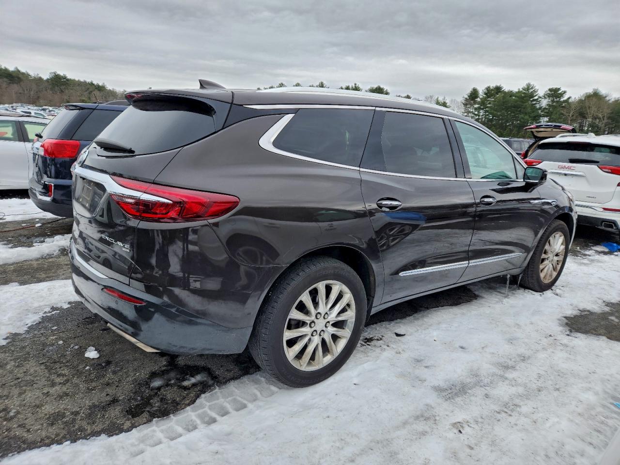 Buick Enclave Premium Image 6