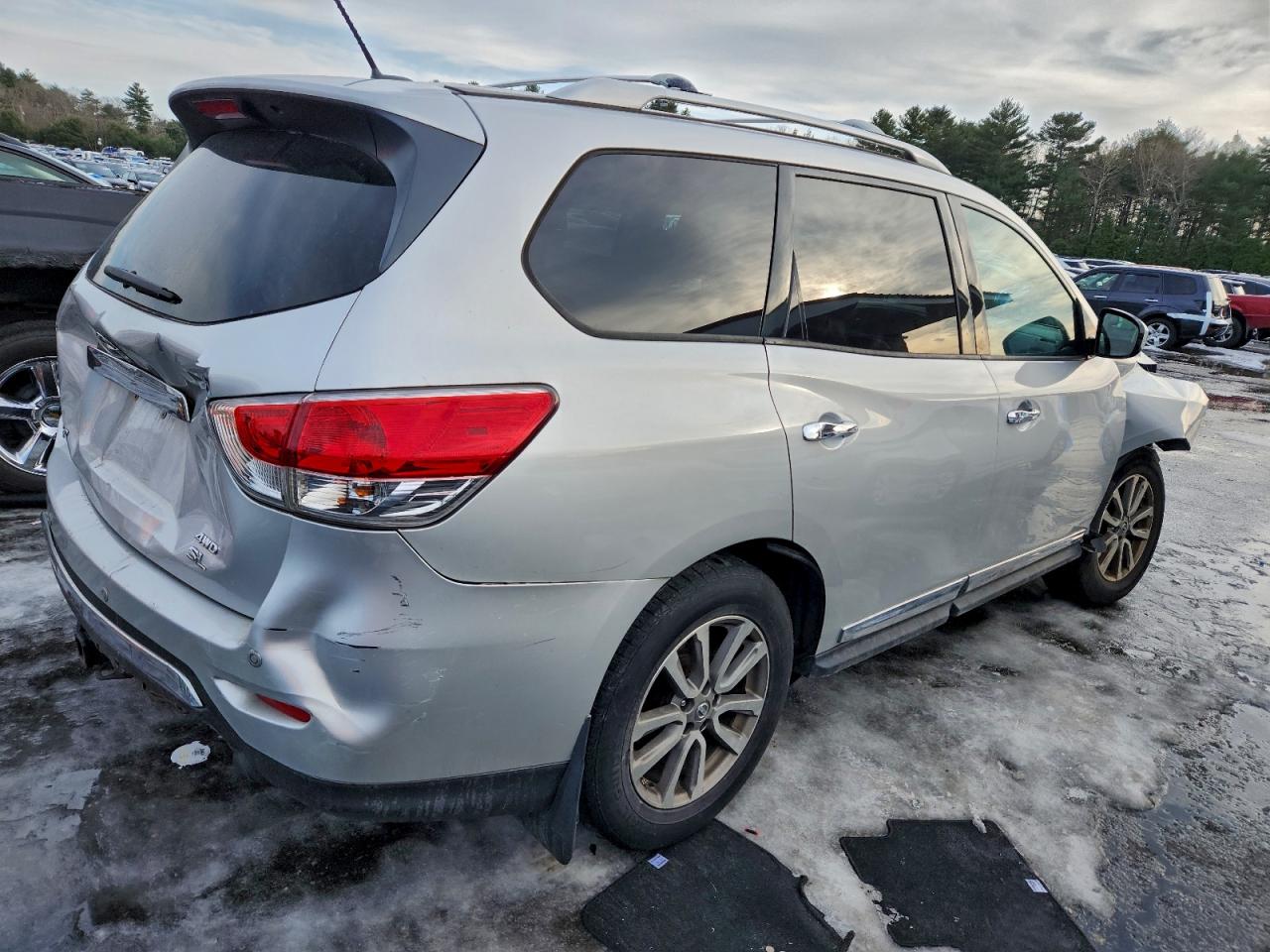 Nissan Pathfinder S Image 3