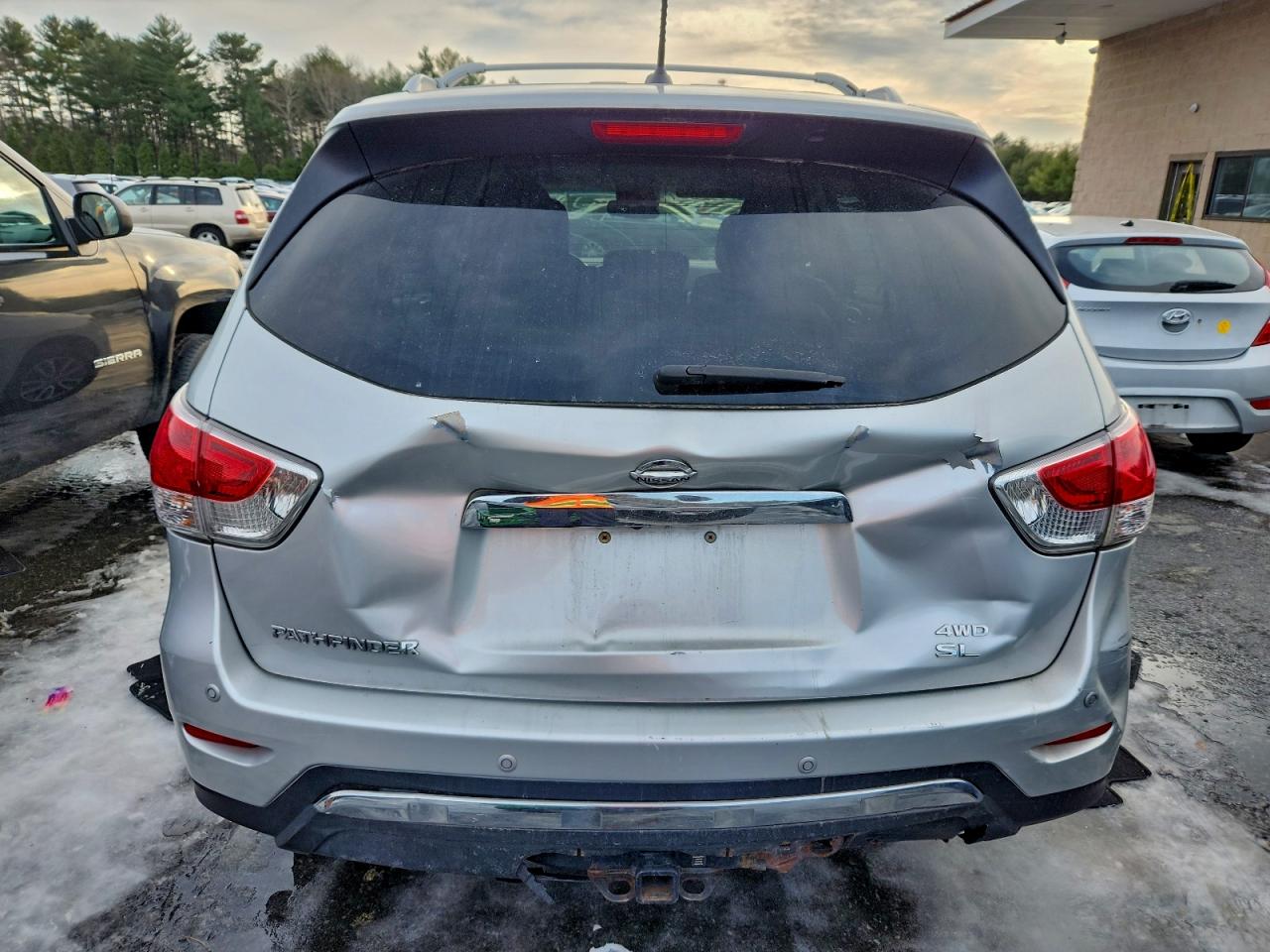 Nissan Pathfinder S Image 13