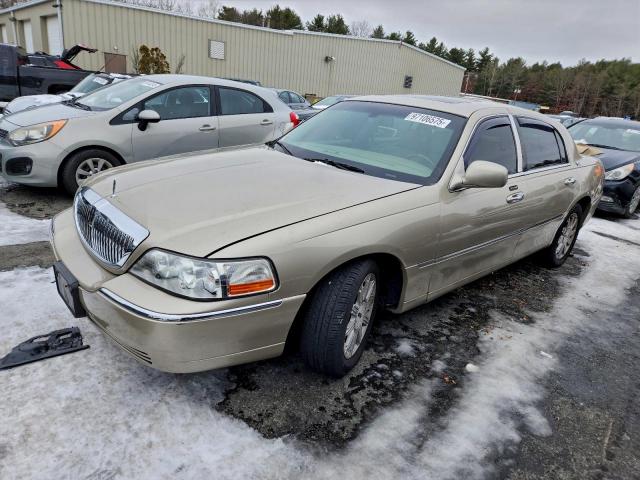  Salvage Lincoln Towncar
