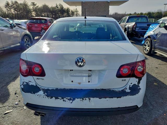 Volkswagen Jetta S Image 4