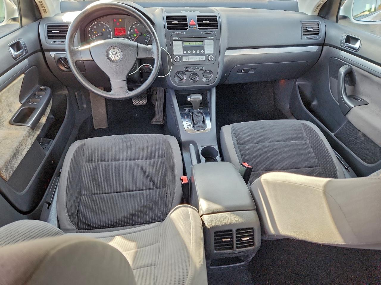 Volkswagen Jetta S Image 9