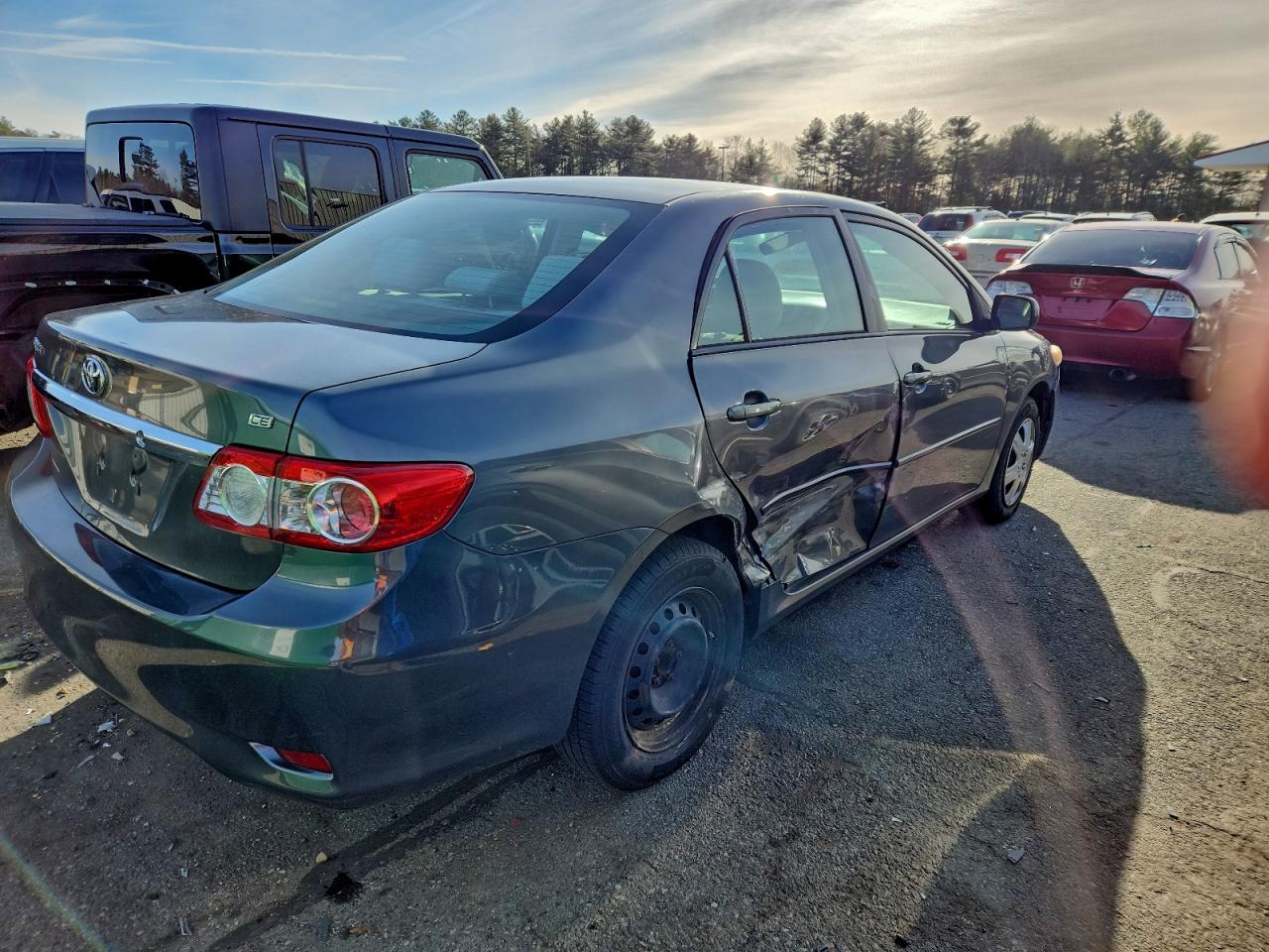 Toyota Corolla Base Image 11