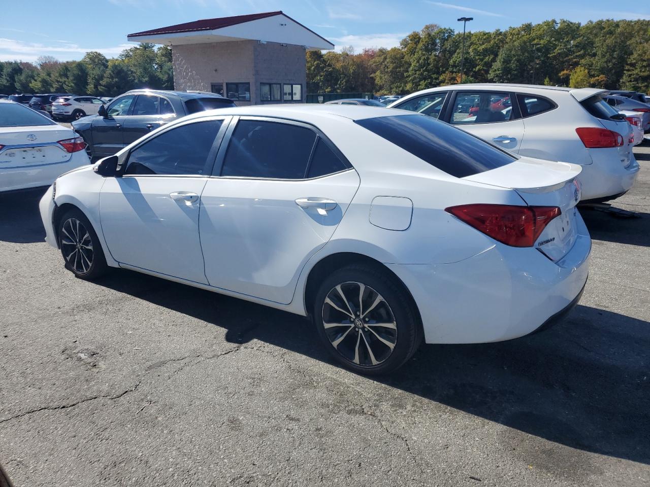 Toyota Corolla L Image 5