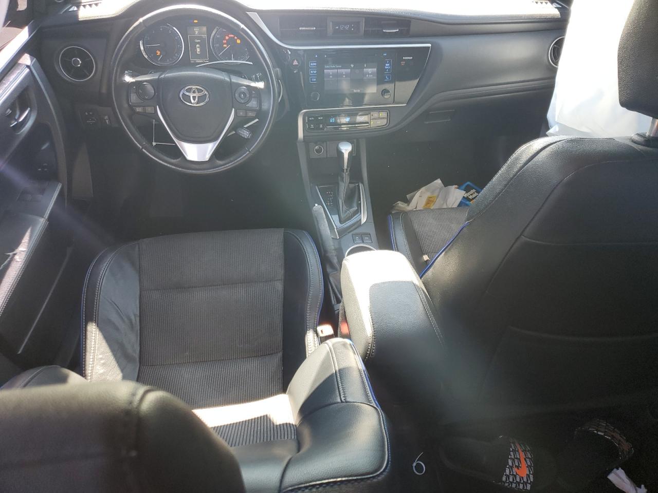 Toyota Corolla L Image 6