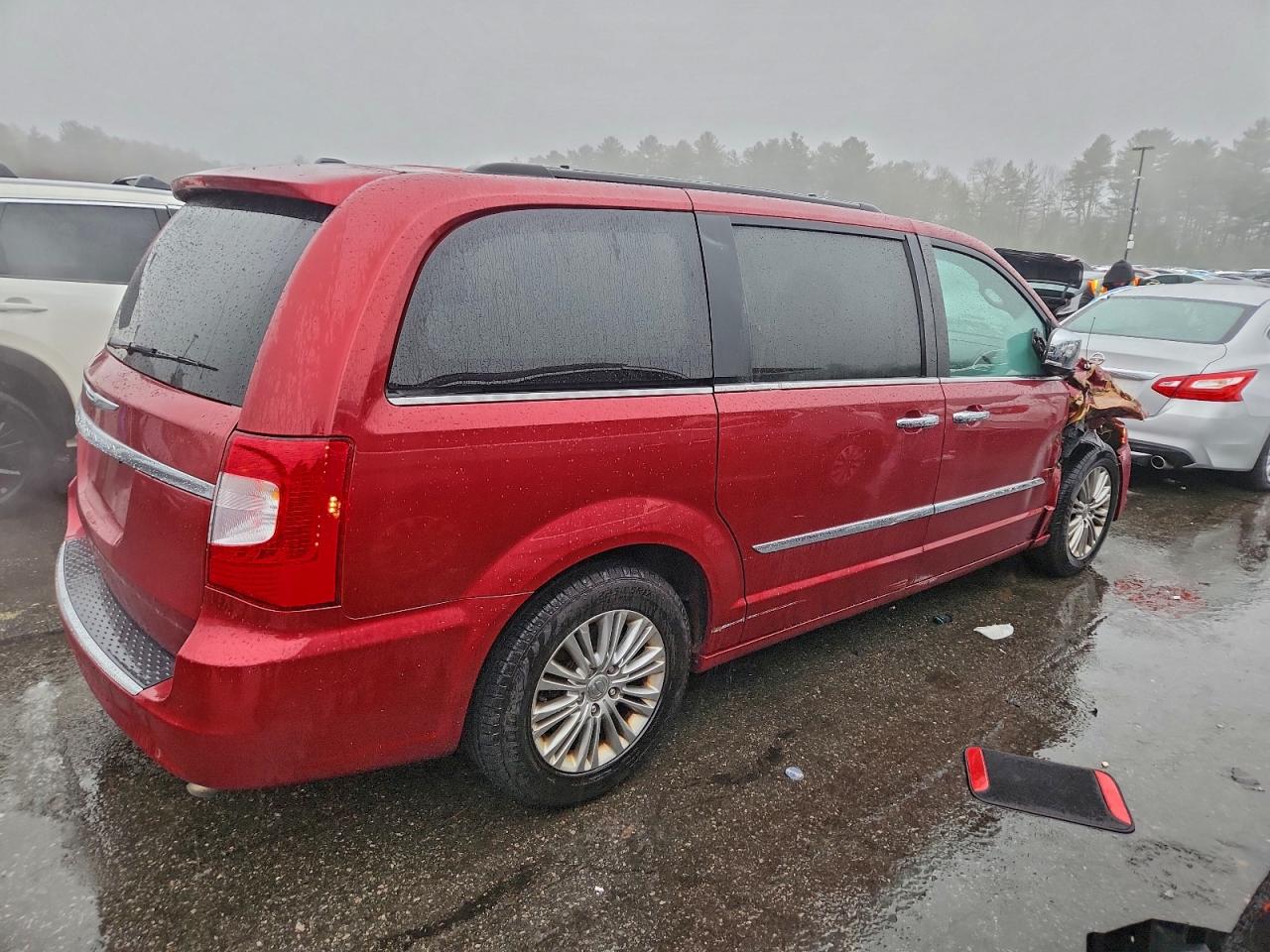 Chrysler Minivan Touring L Image 2