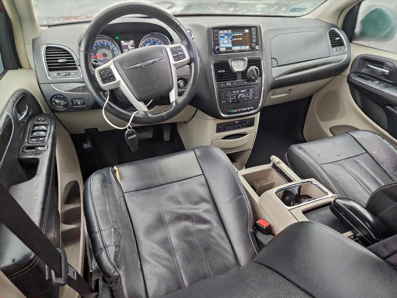 Chrysler Minivan Touring L Image 5