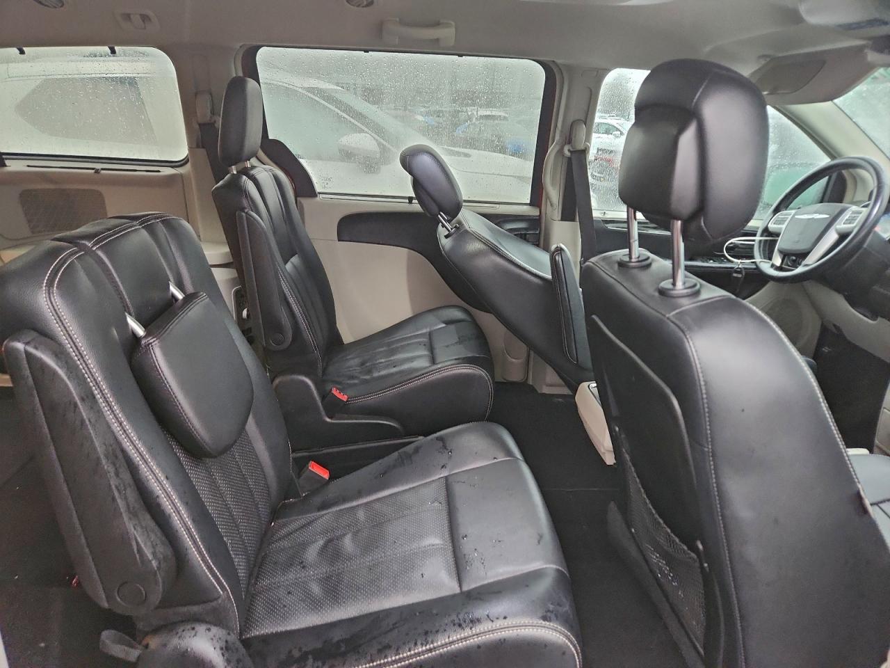 Chrysler Minivan Touring L Image 10