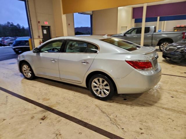 Buick LaCrosse Image 2